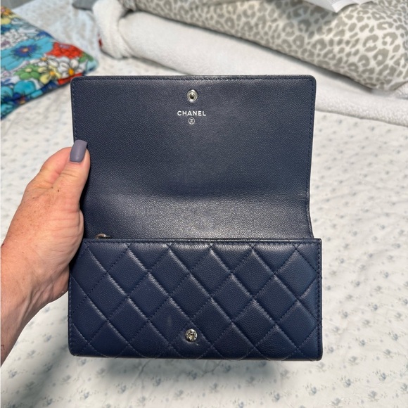 CHANEL Dark Blue Quilted Card Holder - Picture 9 of 11